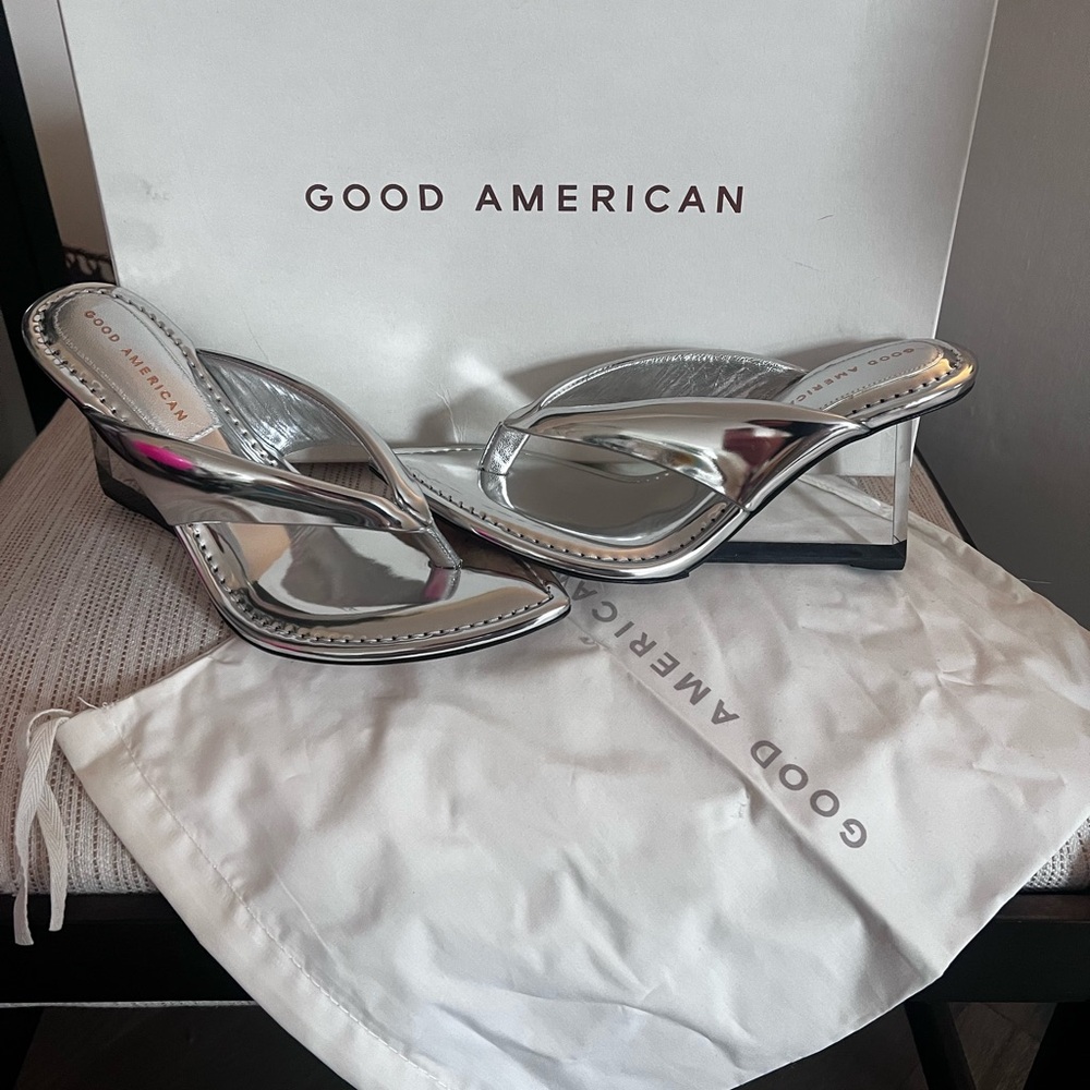 Good American Metallic Silver Thong Wedges